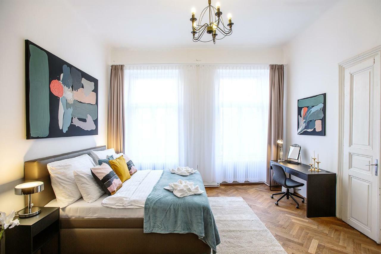 5Br 2Bath Family Apt 5Mins To Wenceslas Square Prag Eksteriør billede
